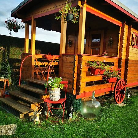 Bed and Breakfast Roulotte La Passe Pierre Pendé Zewnętrze zdjęcie